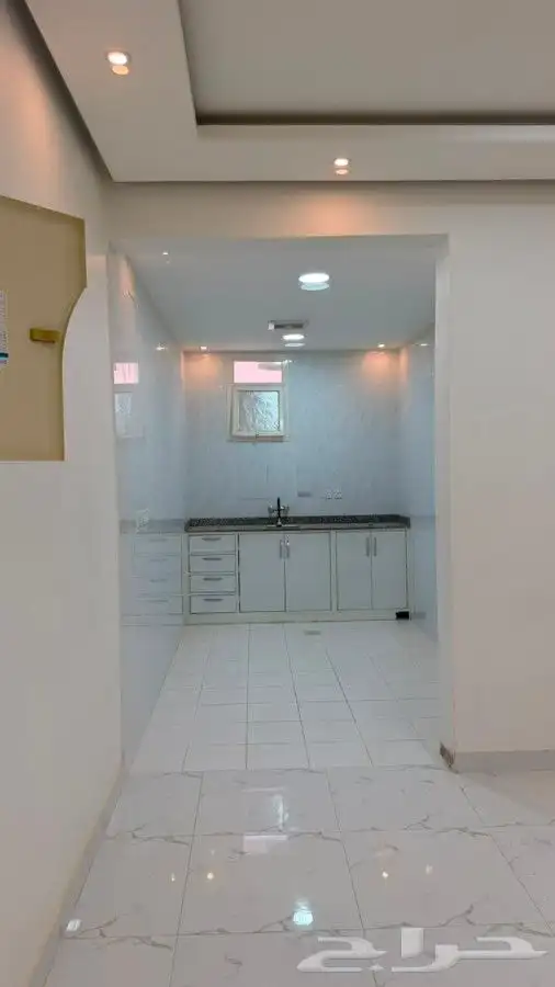 للايجار شقة جديدة بحي سلطانه 9